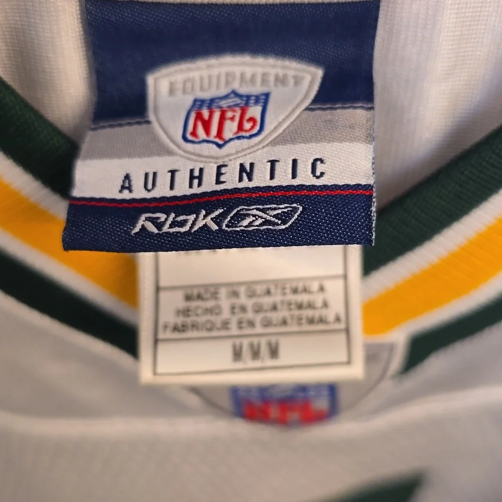 Brett Favre jersey sz med - Picture 4 of 5